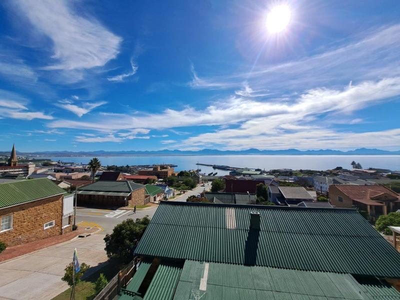 To Let 5 Bedroom Property for Rent in Mossel Bay Western Cape